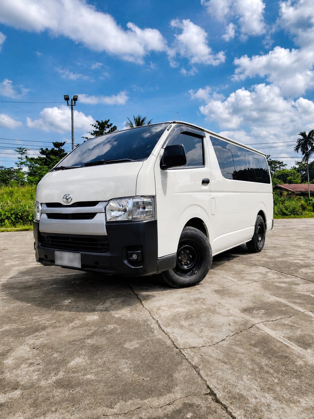 Toyota Hiace Commuter